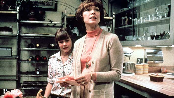 Cena de O Exorcista com Linda Blair e Ellen Burstyn